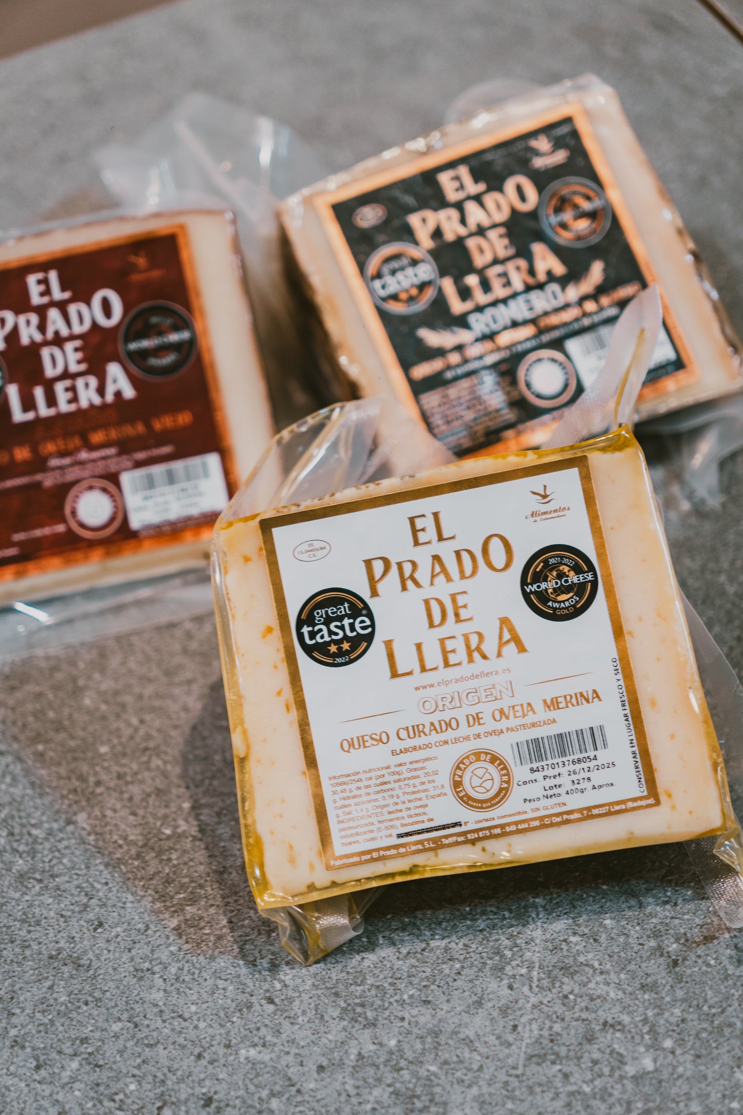 Queso de oveja curado al romero  El prado de Llera