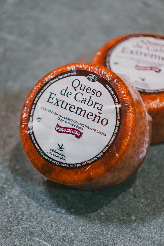 Queso de cabra madurado con pimentón de la Vera